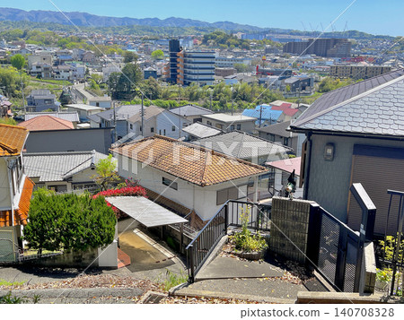 A view of National Route 173 from a hill in Midorigaoka, Kawanishi City. 140708328