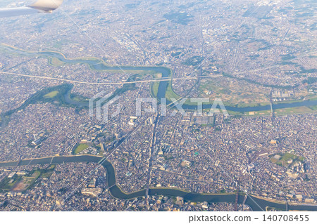 東京葛飾區附近江戶川地區的鳥瞰圖。 東京葛飾區附近江戶川地區的鳥瞰圖。 140708455