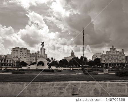 Maximo gomez monument and capitolio building in havana Maximo gomez monument and capitolio building in havana 140709866