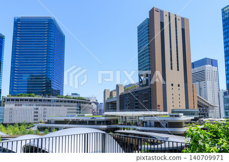 初夏時節的大阪梅田摩天大樓(大阪府大阪市北區) 初夏時節的大阪梅田摩天大樓(大阪府大阪市北區) 140709971