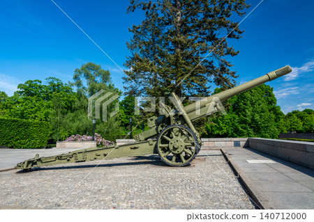 Soviet Artillery Gun in Tiergarten Soviet Artillery Gun in Tiergarten 140712000