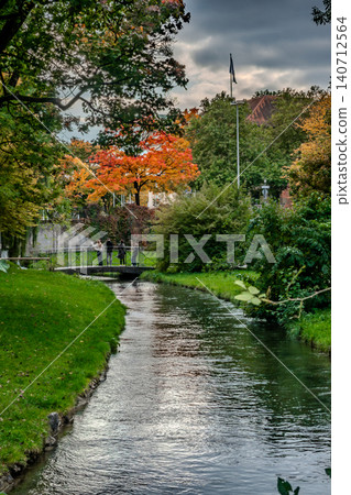 Autumn Streams Through Munich English Garden Park Autumn Streams Through Munich English Garden Park 140712564