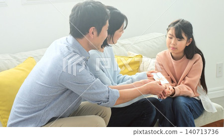新年壓歲錢親戚家庭照片 140713736
