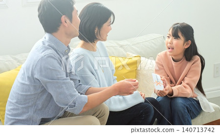 新年壓歲錢親戚家庭照片 140713742