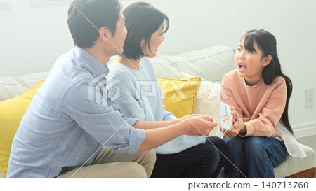 New Year's money relatives family image New Year's money relatives family image 140713760