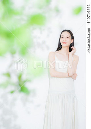 一個女人在陽光下 一個女人在陽光下 140714231