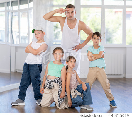 Tweens with instructor having fun in hip hop dance studio Tweens with instructor having fun in hip hop dance studio 140715069