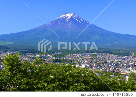Cityscape and Mt. Fuji/Arakurayama Sengen Park (Fujiyoshida City, Yamanashi Prefecture) 140715890