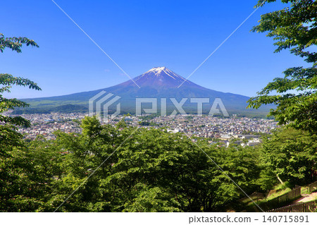 城市景觀與富士山/新倉山淺間公園(山梨縣富士吉田市) 城市景觀與富士山/新倉山淺間公園(山梨縣富士吉田市) 140715891