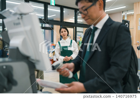 超級市場 超市 店員 140716975