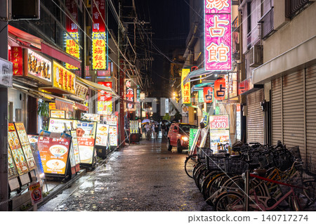 Night view of Yokohama Chinatown, wet with rain Night view of Yokohama Chinatown, wet with rain 140717274