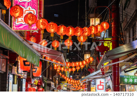 Night view of Yokohama Chinatown, wet with rain Night view of Yokohama Chinatown, wet with rain 140717310