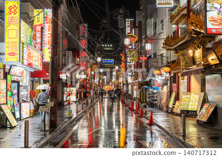 Night view of Yokohama Chinatown, wet with rain Night view of Yokohama Chinatown, wet with rain 140717312