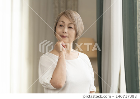 Senior women's portrait Senior women's portrait 140717398