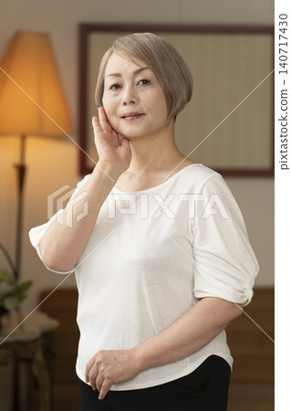 高級女性的肖像 140717430