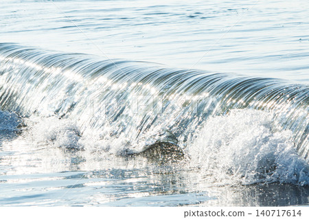 湘南久沼海灘,波光粼粼的海浪 湘南久沼海灘,波光粼粼的海浪 140717614