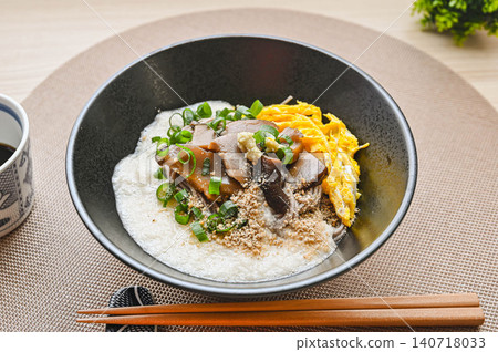 Cold grated yam and shiitake mushroom soba Cold grated yam and shiitake mushroom soba 140718033