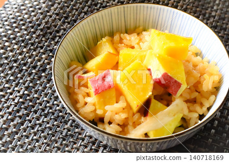 Sweet potato rice Sweet potato rice 140718169