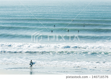 Shonan Kugenuma Beach: Surfers heading out to sea as swells from a low-pressure system arrive. Shonan Kugenuma Beach: Surfers heading out to sea as swells from a low-pressure system arrive. 140718576