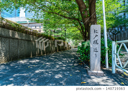 【東京】日本橋的江戶櫻花街,夏日綠意盎然,令人心曠神怡。 【東京】日本橋的江戶櫻花街,夏日綠意盎然,令人心曠神怡。 140719363