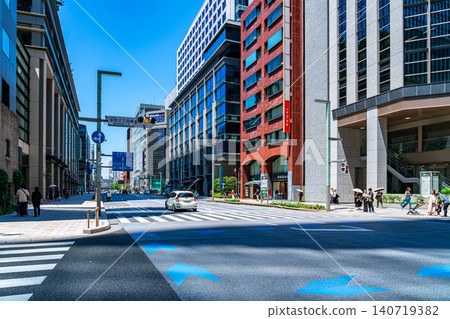 [Tokyo] Nihonbashi, lined with many buildings 140719382