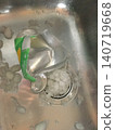Freezing carbonated drinks will cause them to explode. 140719668