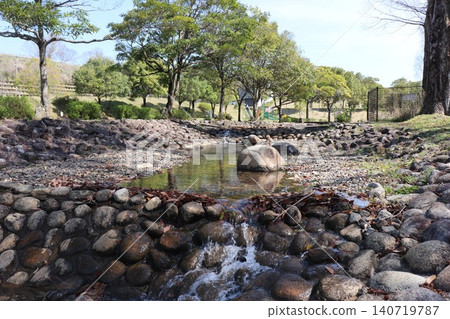 公園裡的小溪落差 公園裡的小溪落差 140719787