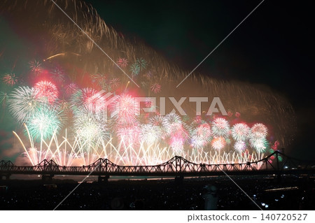 The big bloom in the night sky The big bloom in the night sky 140720527