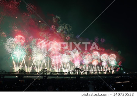開花在夜空的煙花 開花在夜空的煙花 140720538