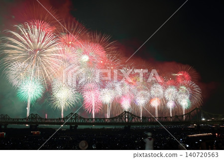 festival fireworks display festival fireworks display 140720563