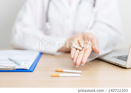 doctor hand making stop sign to refuse and breaking cigarette, quitting smoking for healthy lungs, prevent Lung Cancer and Emphysema, World No Tobacco Day concept doctor hand making stop sign to refuse and breaking cigarette, quitting smoking for healthy lungs, prevent Lung Cancer and Emphysema, World No Tobacco Day concept 140722203