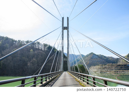 福島縣日中市橫跨日澤湖的日中大橋 福島縣日中市橫跨日澤湖的日中大橋 140722750