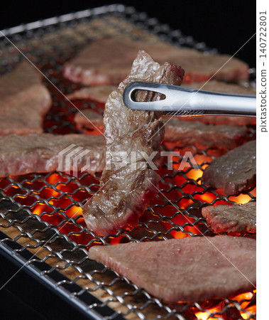 看起來美味可口的烤肉,令人食慾大增。 看起來美味可口的烤肉,令人食慾大增。 140722801