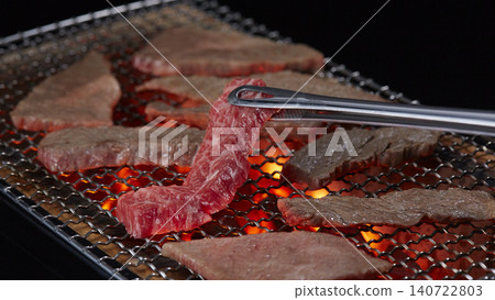 看起來美味可口的烤肉，令人食慾大增。 140722803
