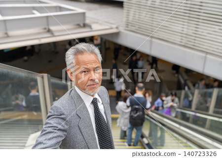 Senior male business 140723326