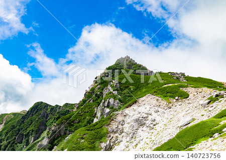【木曾駒岳】從乘越淨土眺望法劍嶽山頂峰 【木曾駒岳】從乘越淨土眺望法劍嶽山頂峰 140723756