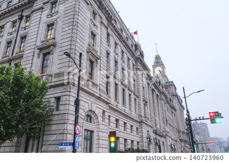 一組西式建築,喚起人們對歷史的感悟,象徵上海外灘。 一組西式建築,喚起人們對歷史的感悟,象徵上海外灘。 140723960