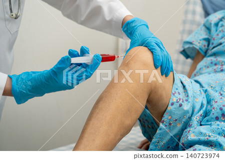 Asian doctor inject Hyaluronic acid platelet rich plasma into knee of senior woman. Asian doctor inject Hyaluronic acid platelet rich plasma into knee of senior woman. 140723974