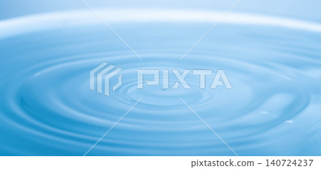 水面上美麗的漣漪 水面上美麗的漣漪 140724237