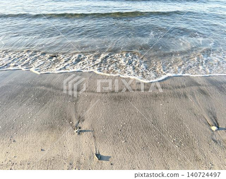 Waves to beat on the sandy beach 140724497