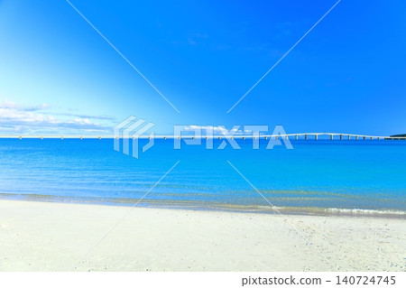 【沖繩縣】晴天時的與那霸前濱海灘和栗間橋（宮古島） 140724745