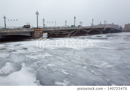 Annunciation Bridge in winter, Saint-Petersburg, Russia 140725478