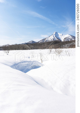 大山鏡賀佐裡雪景,烏鴉和鶴在雪中飛舞 大山鏡賀佐裡雪景,烏鴉和鶴在雪中飛舞 140726000