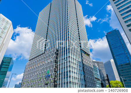 大阪站前的高樓區 大阪站前的高樓區 140726908