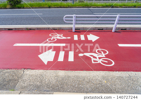 Indication of bike lanes Indication of bike lanes 140727244