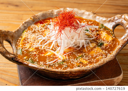 正宗麻婆豆腐,帶有四川花椒的香氣和麻辣的口感,簡直美味極了。 正宗麻婆豆腐,帶有四川花椒的香氣和麻辣的口感,簡直美味極了。 140727619