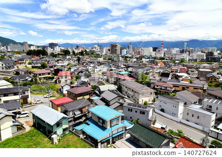 2026 年 6 月,從長野縣政府大樓(左後方)和長野市(長野縣長野市)周圍地區拍攝的照片。 2026 年 6 月,從長野縣政府大樓(左後方)和長野市(長野縣長野市)周圍地區拍攝的照片。 140727624