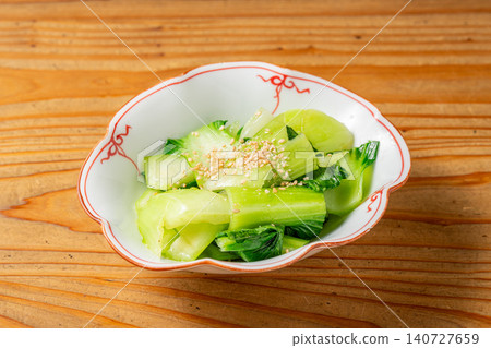 這款以綠色蔬菜製成的清爽拌菜,讓您盡情享受蔬菜的天然風味。 這款以綠色蔬菜製成的清爽拌菜,讓您盡情享受蔬菜的天然風味。 140727659