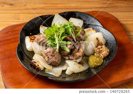 Juicy chicken thigh meat grilled over charcoal in a basket. 140728265