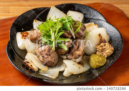Juicy chicken thigh meat grilled over charcoal in a basket. 140728266
